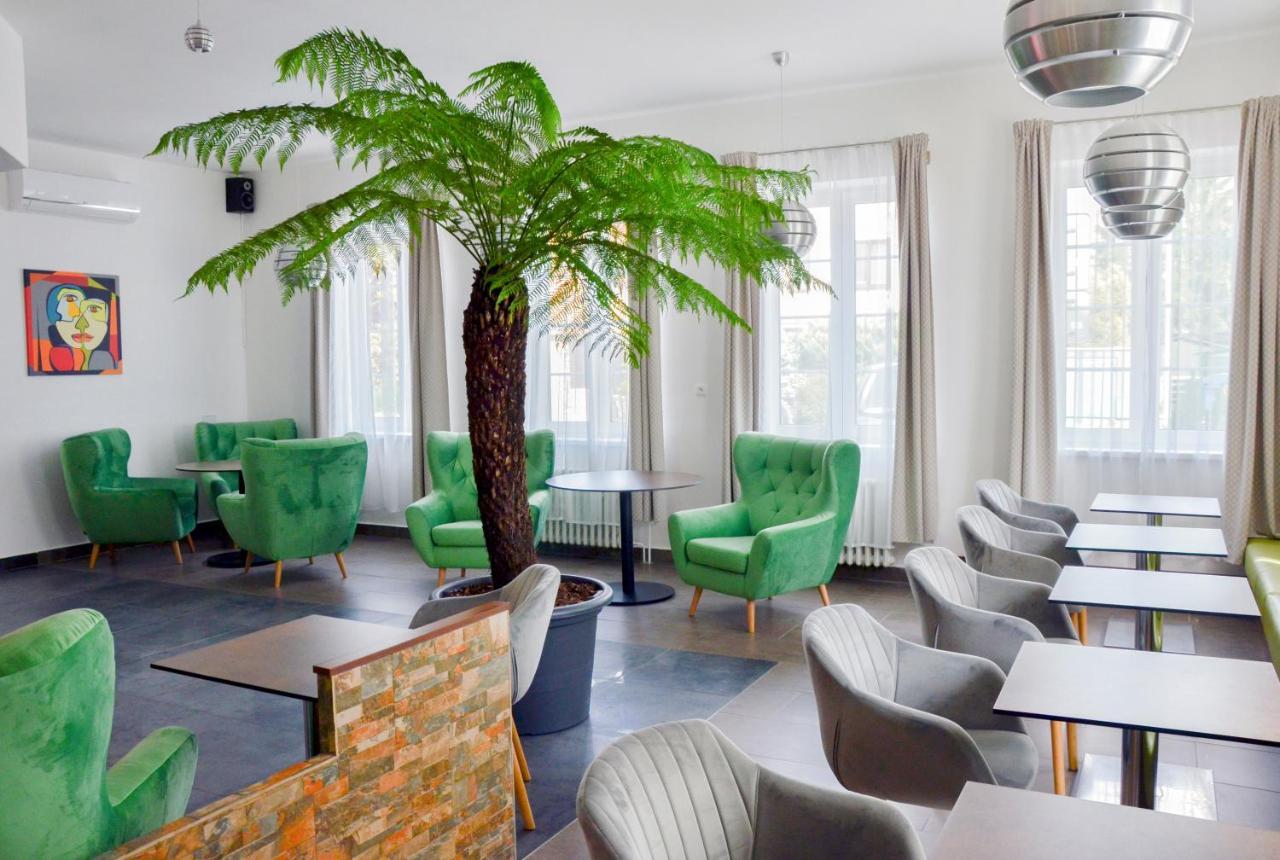 Hotel Rose Břeclav Extérieur photo