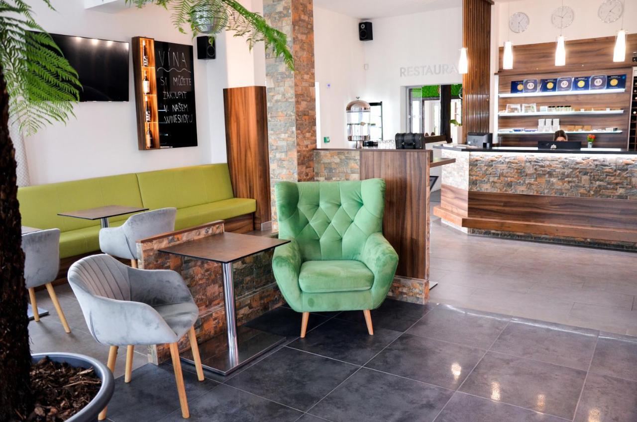 Hotel Rose Břeclav Extérieur photo
