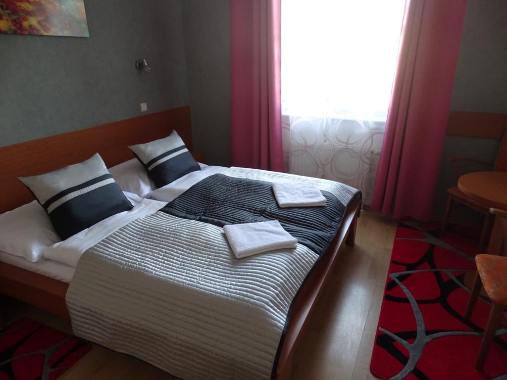 Hotel Rose Břeclav Extérieur photo