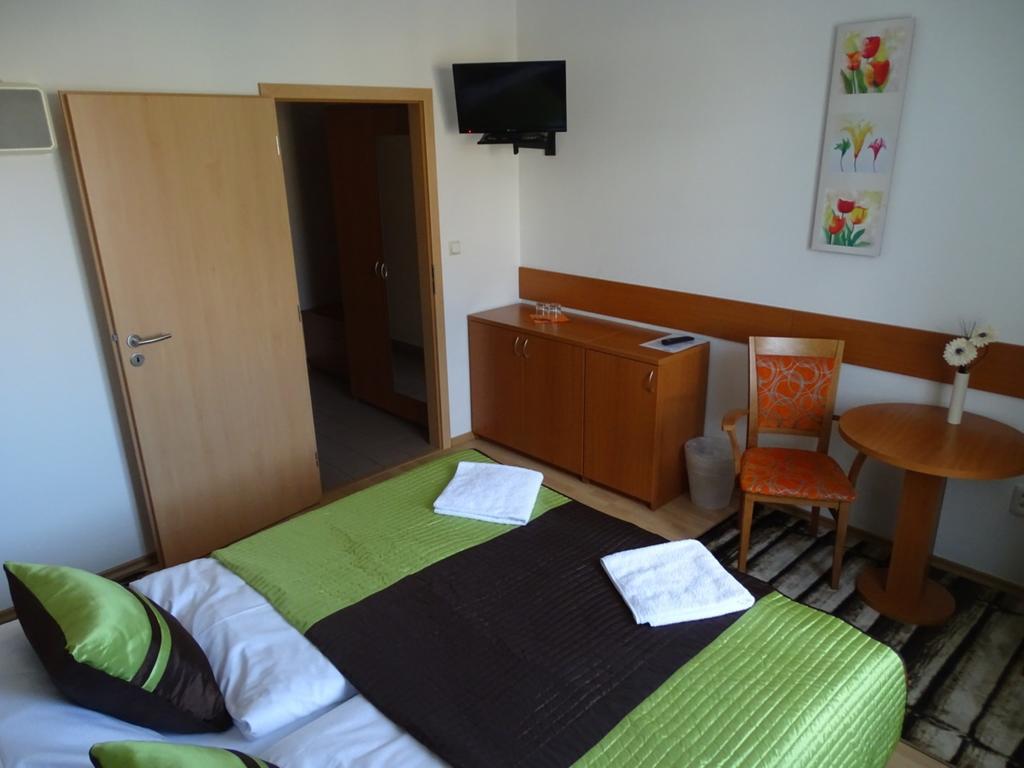 Hotel Rose Břeclav Extérieur photo