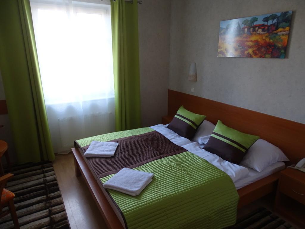 Hotel Rose Břeclav Extérieur photo