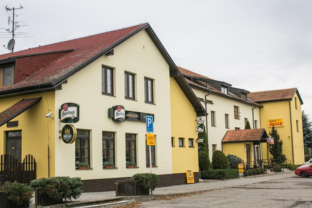 Hotel Rose Břeclav Extérieur photo