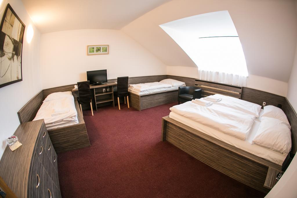Hotel Rose Břeclav Extérieur photo