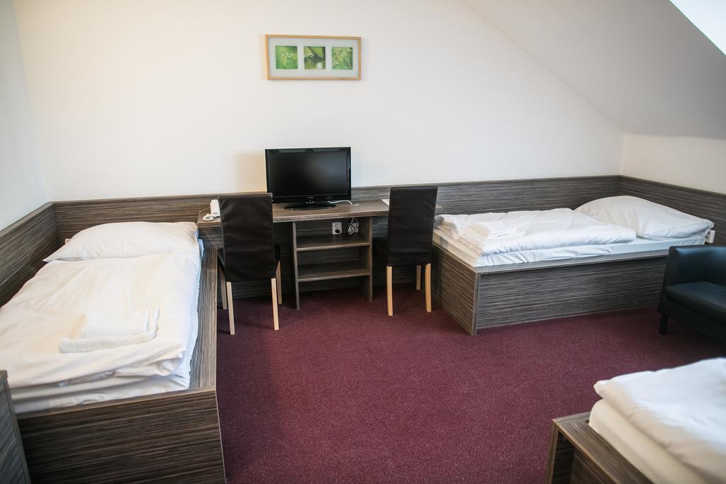 Hotel Rose Břeclav Extérieur photo