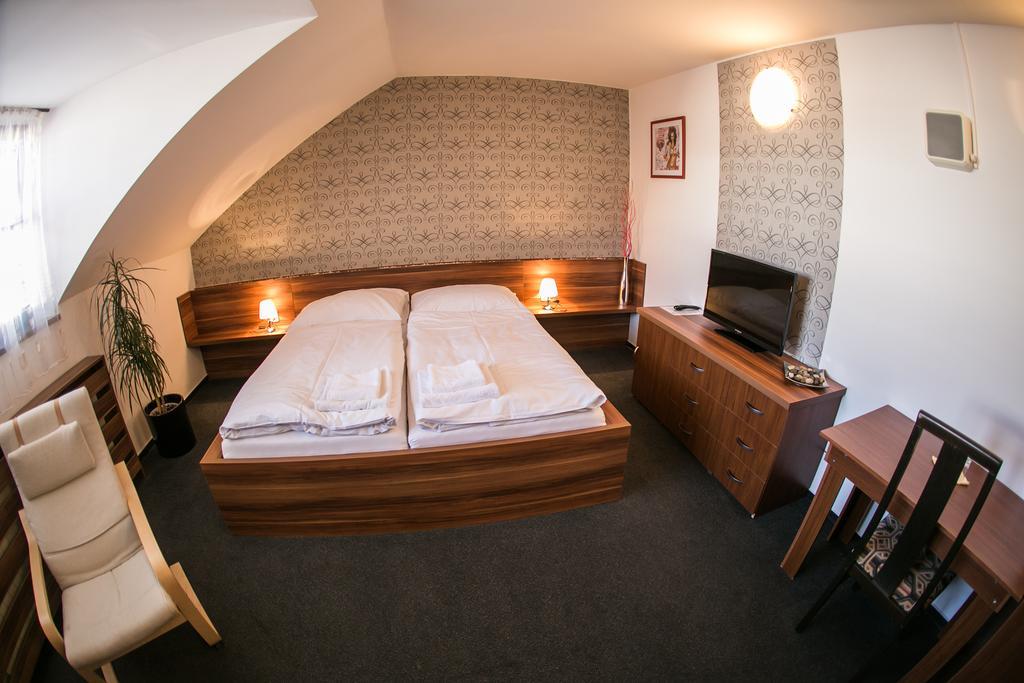 Hotel Rose Břeclav Extérieur photo