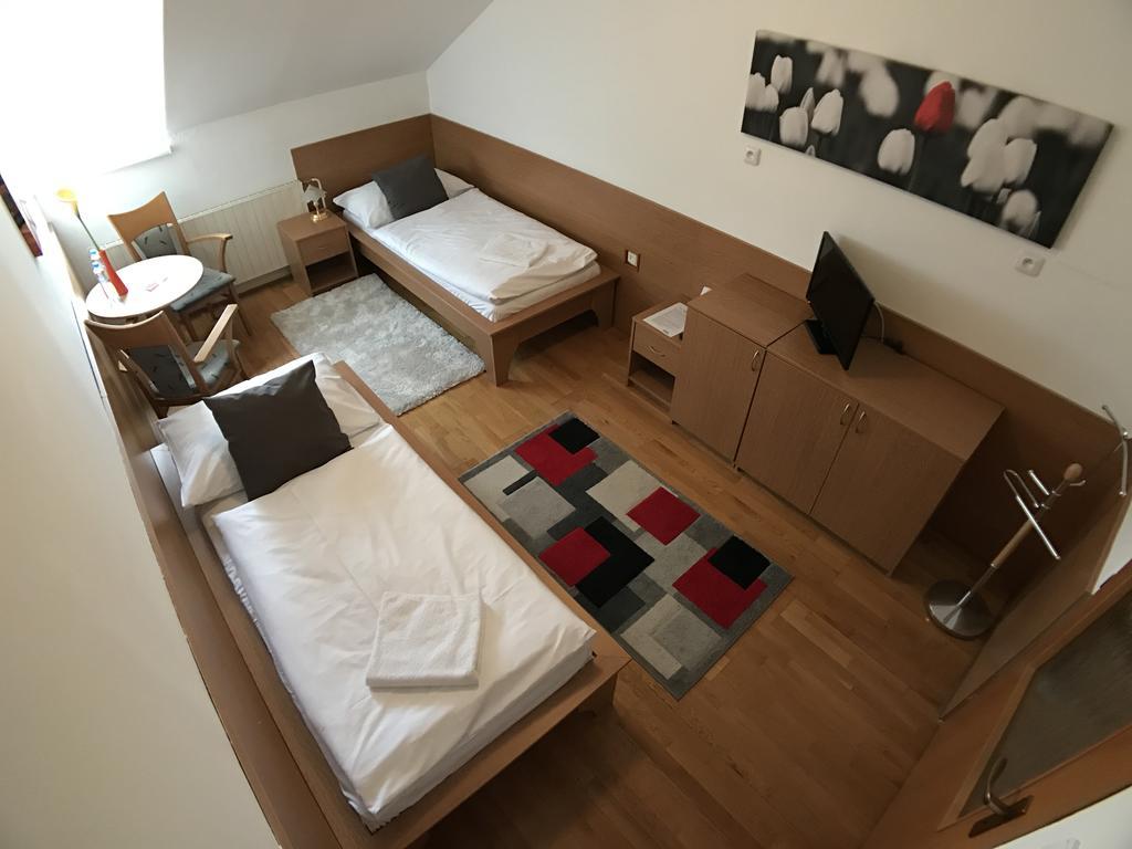 Hotel Rose Břeclav Extérieur photo