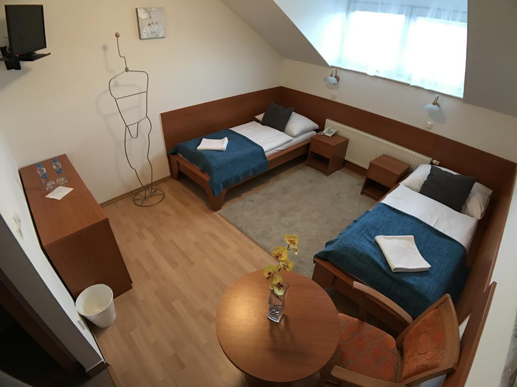 Hotel Rose Břeclav Extérieur photo